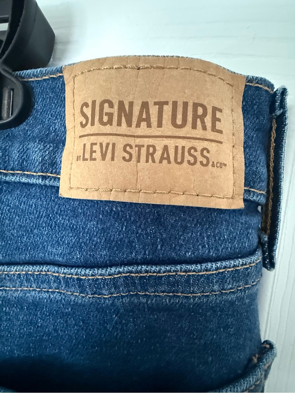 Signature Jeans - Picture 3 of 5